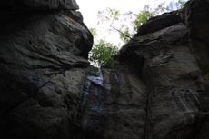 Wasserfall über der Grotte